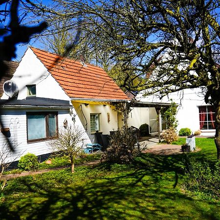 Gemuetliches Haus Mit Grossem Traumhaften Garten Bremen Luaran gambar