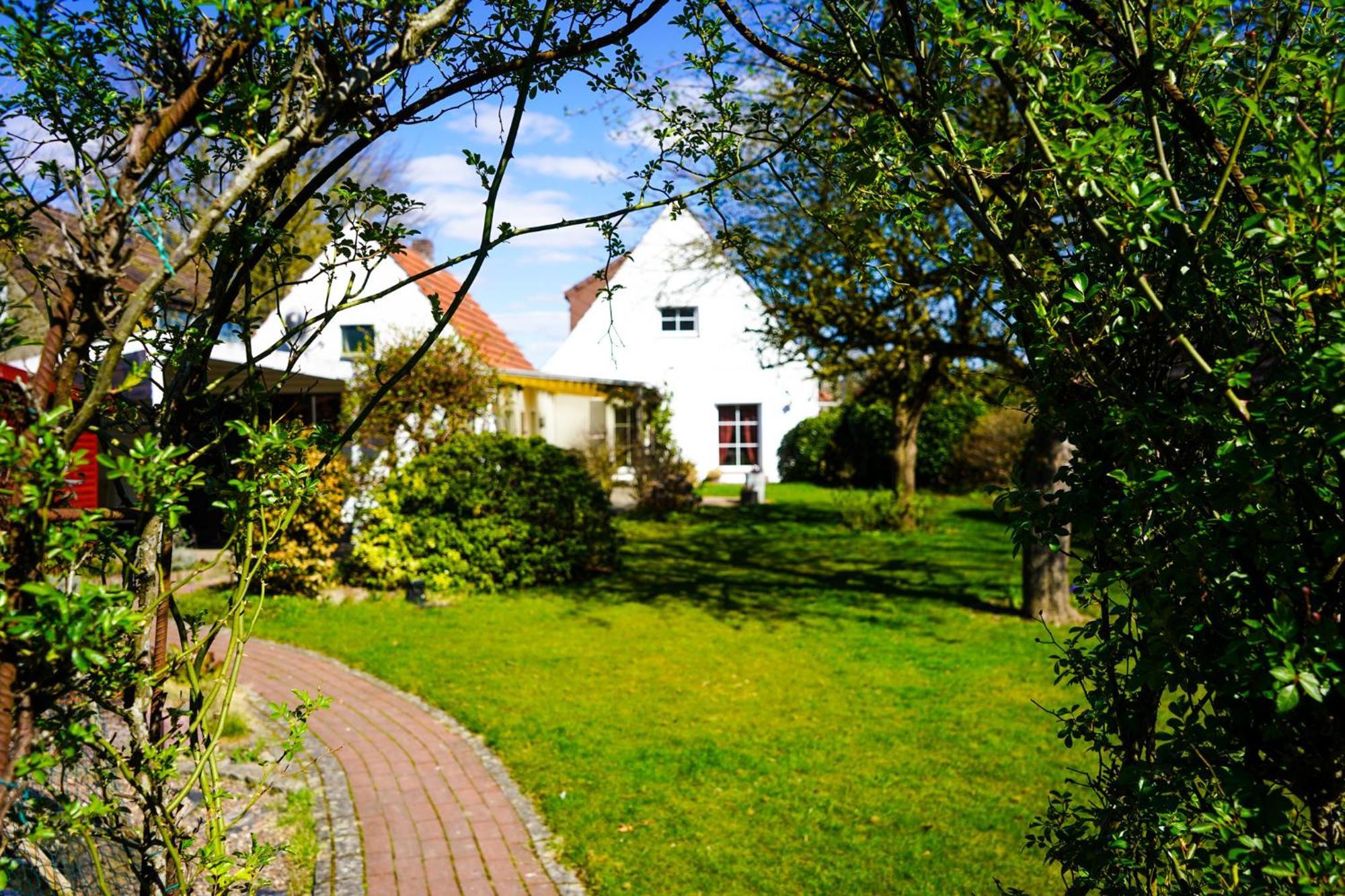 Gemuetliches Haus Mit Grossem Traumhaften Garten Bremen Luaran gambar